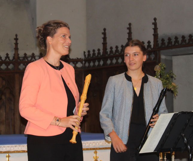Anne d’Anterroches et Jeanne du Jonchay à la flûte à bec